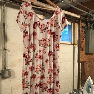 White Floral TShirt Dress LOVE 💰💰